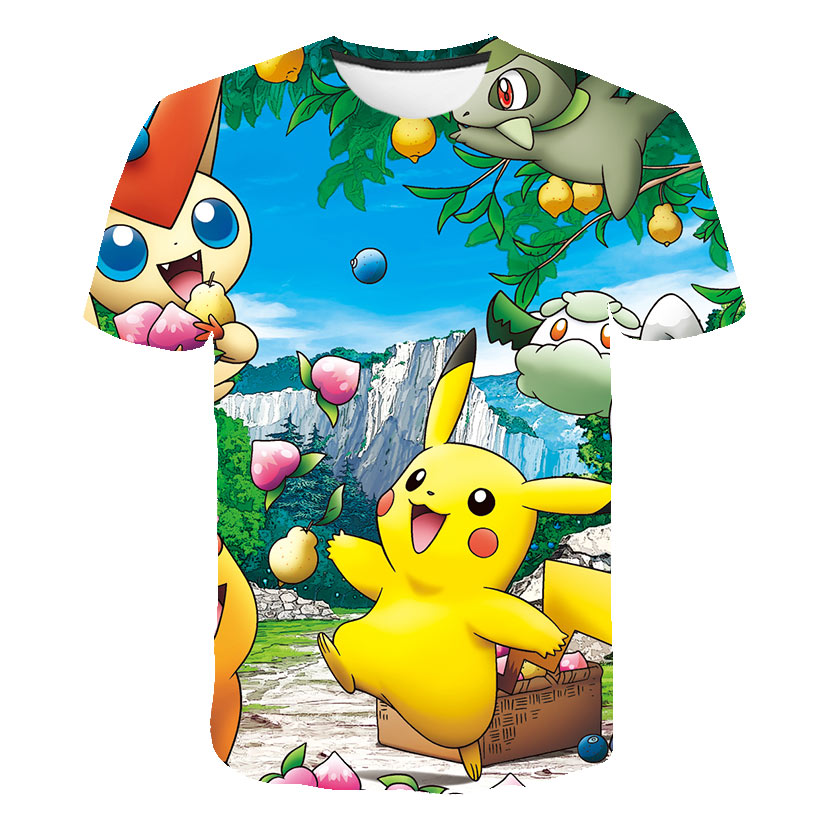 T-shirt Pokémon Pikachu dans son jardin